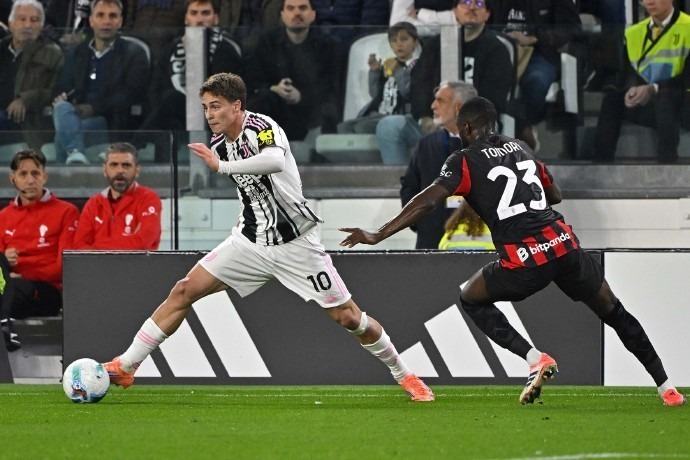 梅西因为足球改变性格！从天生内向到绝对领袖！（足球重塑梅西：从内向少年蜕变为绝对领袖）