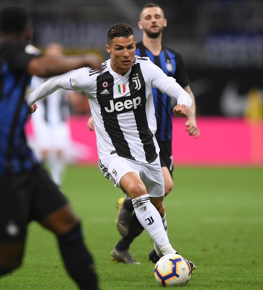 报16连胜终结之仇！凯恩破门追平姆巴佩，拜仁3-2柏林联合三线狂飙