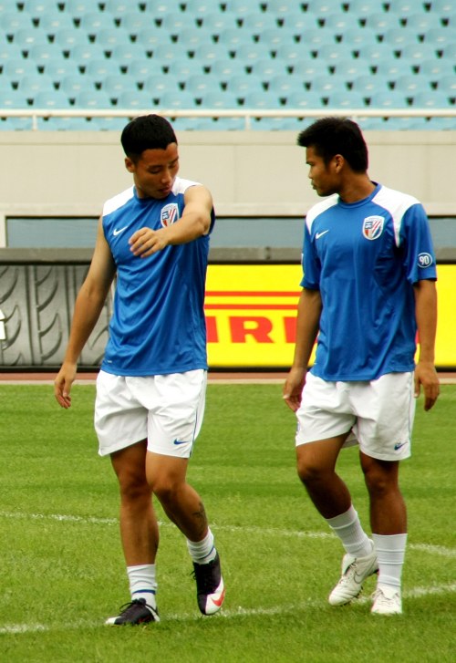 勒沃库森2-2纽卡，戈登传射，吉马良斯乌龙，米利、格里马尔多破门（勒沃库森2-2战平纽卡：戈登传射立功，吉马良斯乌龙送礼，米利与格里马尔多破门）