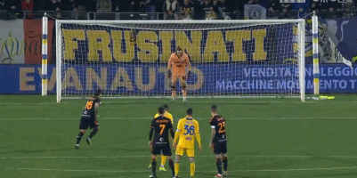 上赛季战绩回顾：广东在上赛季常规赛仅仅取得31胜15负的战绩，最终排名第7，创造球队近些年的常规赛最差排名纪录。