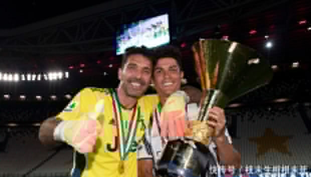 TK谈心中最佳阵容：梅罗入选、魔笛、齐达内、大罗、小罗在列（TK公布心目中最佳阵容：梅罗上榜，魔笛、齐达内、大罗、小罗悉数入围）