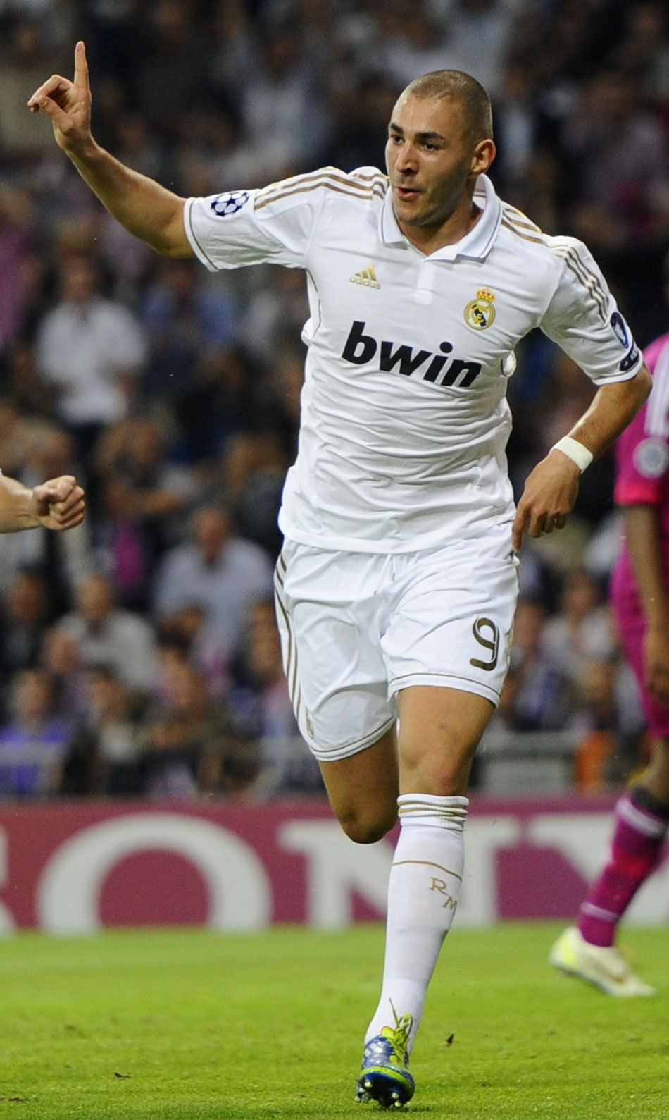 国际米兰豪取六连胜（国际米兰强势斩获六连胜）